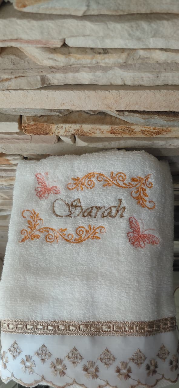 Toalha bordada personalizada Sandra